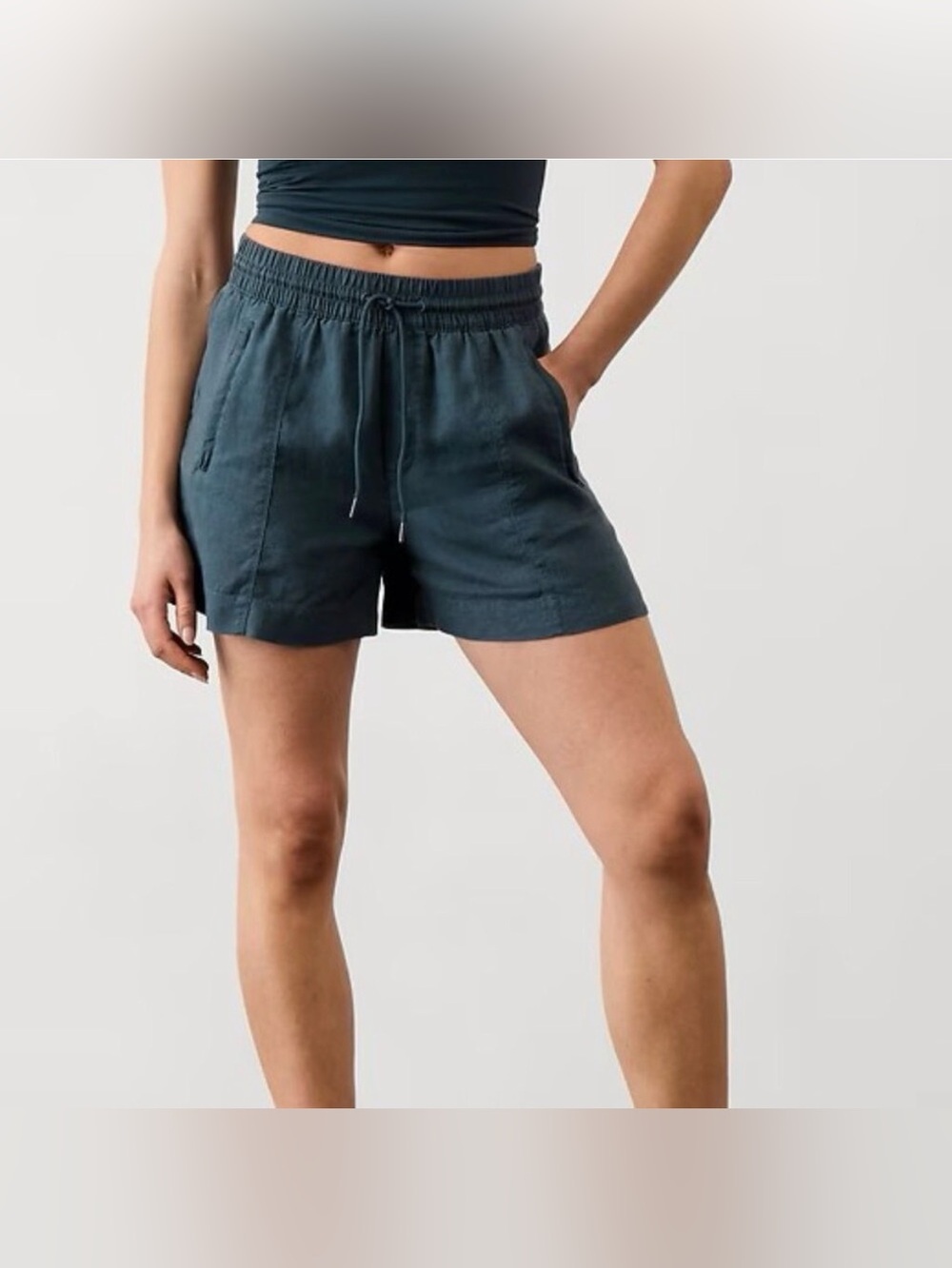 Athleta Retreat Linen Mid Rise 4” Shorts in eden
